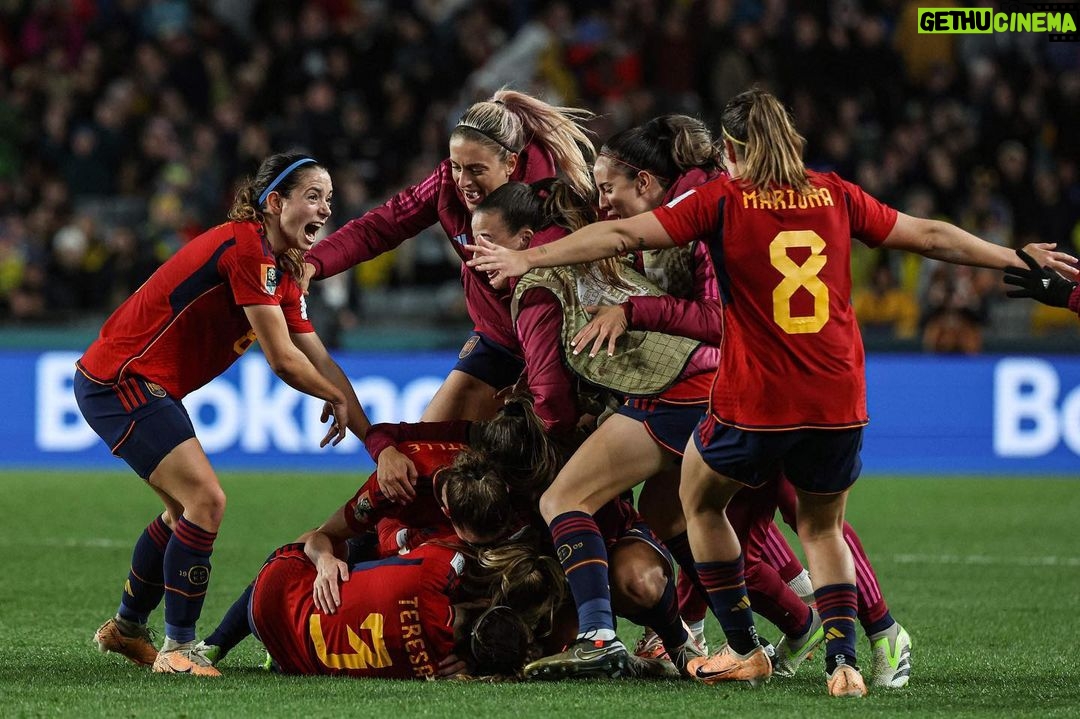 India Martínez Instagram - LA Selección Española Femenina haciendo historia!! Vamoooos!! A por todas en la FINAL DEL MUNDIA!!! 🥇 #FIFAWWC