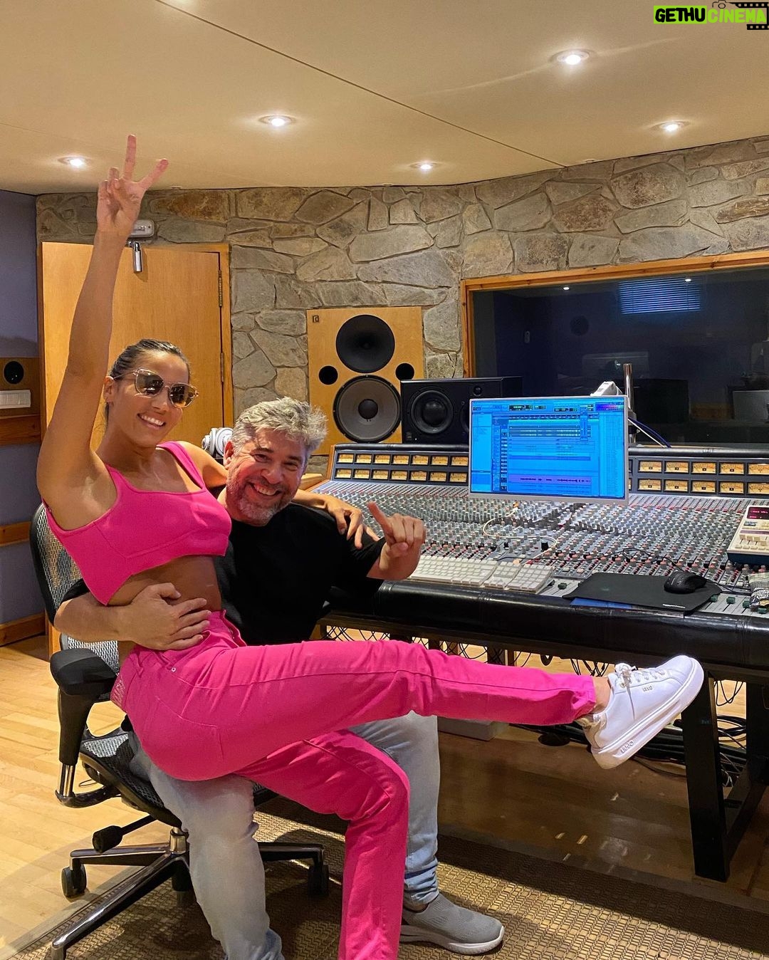 India Martínez Instagram - La Barbie flamenca está grabando un hit!! 😚💖