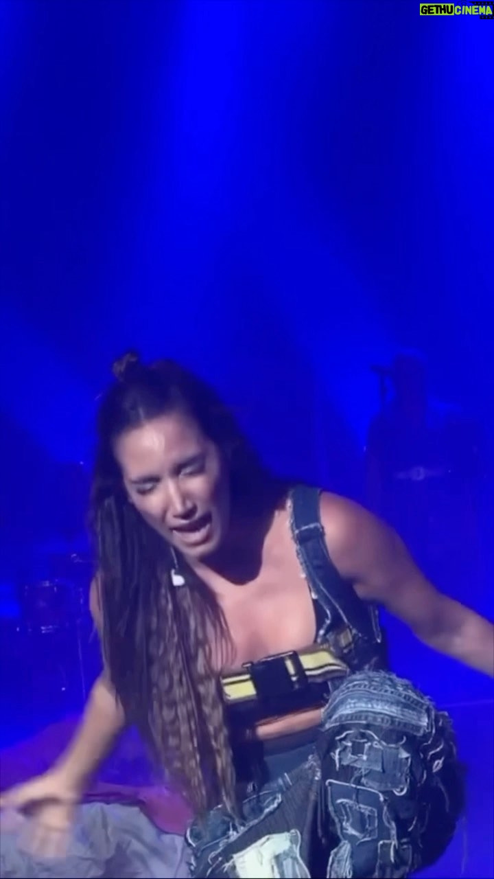 India Martínez Instagram - Anoche… 🌙✨ ufff, anoche me harté de llorar. Gracias Teulada, por tu entrega!!! #soldout