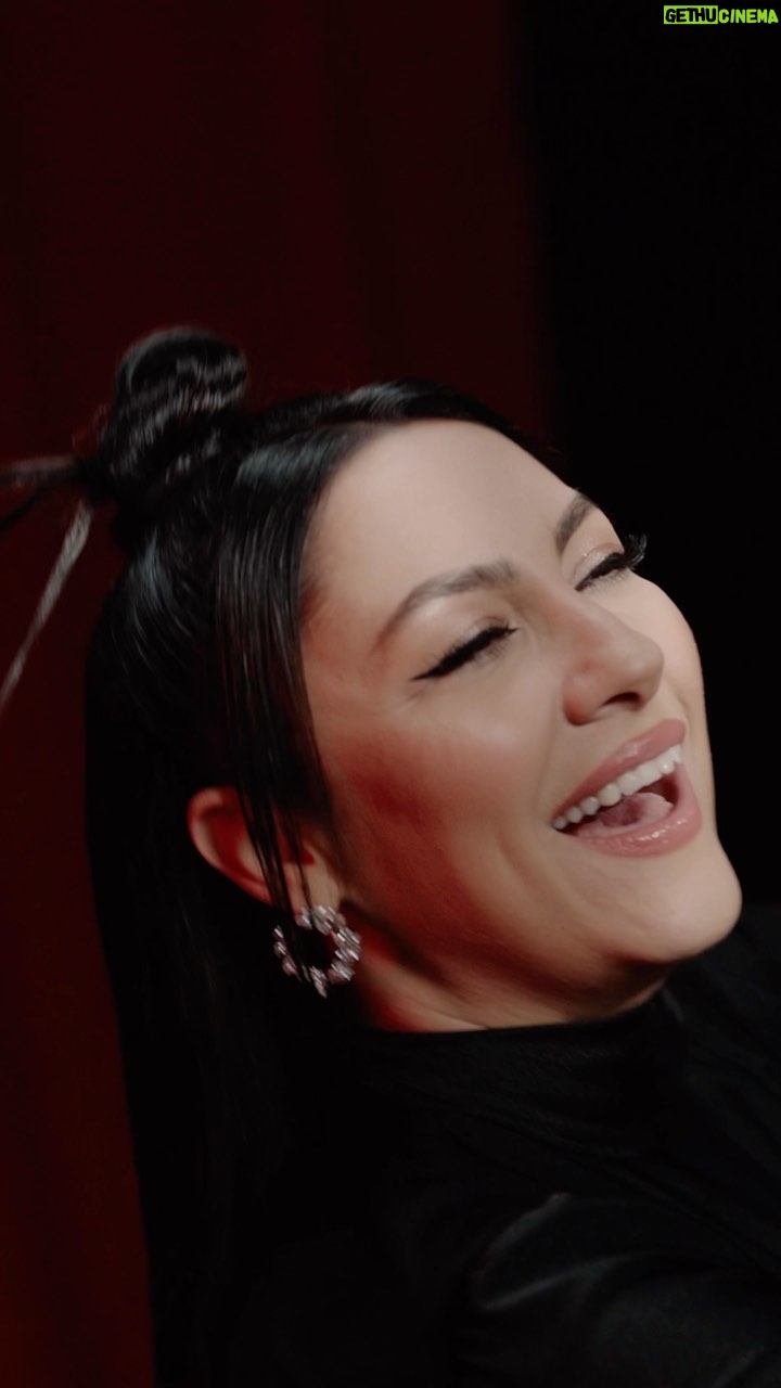 India Martínez Instagram - A sosit momentul! Noua piesa “El Vuelo” impreuna cu @india_martinez_oficial este chiar acum pe YouTube! Speram sa iubiti piesa la fel de mult ca noi, si va asteptam in comentarii cat mai multi! ❤️🔥🫶🏼