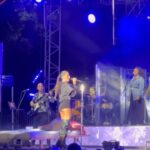 India Martínez Instagram - Ni la DANA pudo con nosotros, hasta el final ☔️🌧️🙌🏽🙌🏽🙌🏽🙌🏽 Gracias Utiel!! Y todos los que se desplazaron de distintos lugares para esta cita que voy a guardar siempre para el recuerdo. Me llevo vuestros abrazos, besos, y toda esa energía bonita que concentramos allí. A seguir así!! 💪🏽💪🏽💪🏽 potente a todo lo que nos depare la vida y disfrutad de esos pequeños momentos con esos tesoros de “acompañantes”.