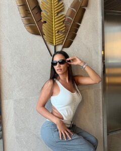 India Martínez Instagram - Mi frase favorita de “si ella supiera” es “dejemos que la magia nos venga a ver…” y la vuestra? Fuerteventura (Islas Canarias)