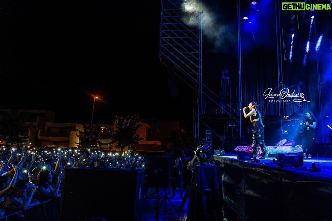 India MartΓnez Instagram - Anoche en San Pedro del Pinatar otra locura de concierto!!! ππ½ππ½ππ½ y maΓ±ana nos vemos en Algeciras!!! Entradas en mi bio! ππ½ππ½ππ½β€οΈπ₯π₯° Fotazas de @lauraquilesfotografia