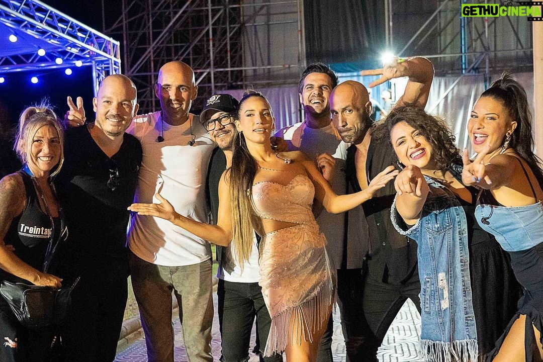 India MartΓnez Instagram - Anoche en San Pedro del Pinatar otra locura de concierto!!! ππ½ππ½ππ½ y maΓ±ana nos vemos en Algeciras!!! Entradas en mi bio! ππ½ππ½ππ½β€οΈπ₯π₯° Fotazas de @lauraquilesfotografia