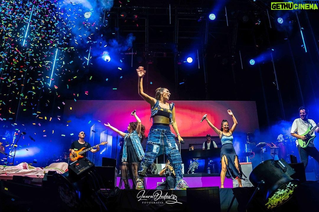 India MartΓnez Instagram - Anoche en San Pedro del Pinatar otra locura de concierto!!! ππ½ππ½ππ½ y maΓ±ana nos vemos en Algeciras!!! Entradas en mi bio! ππ½ππ½ππ½β€οΈπ₯π₯° Fotazas de @lauraquilesfotografia