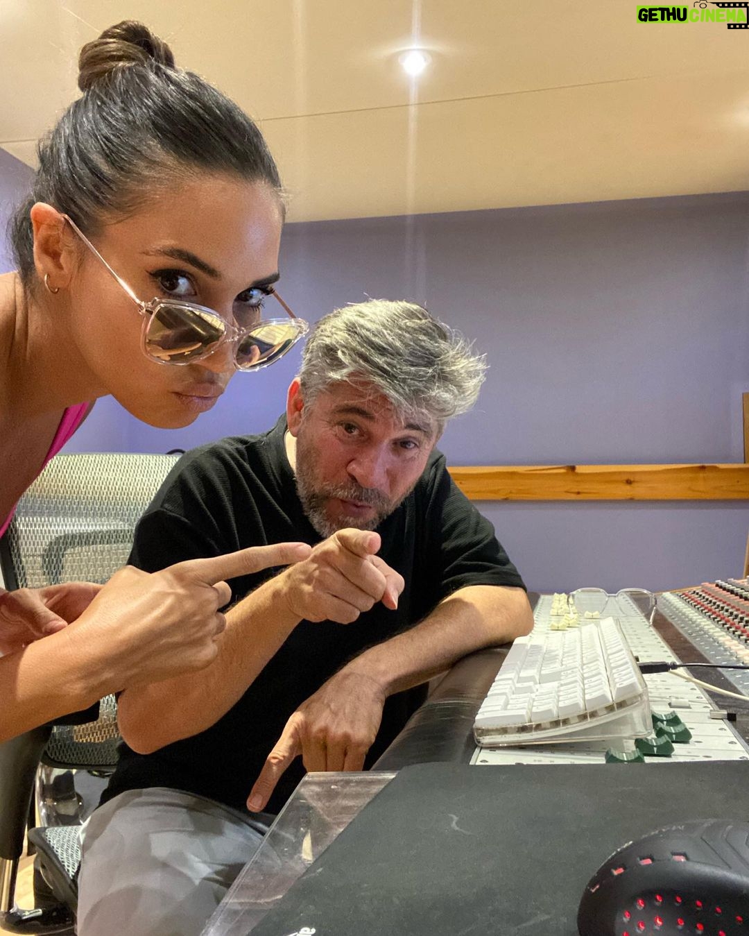India Martínez Instagram - La Barbie flamenca está grabando un hit!! 😚💖
