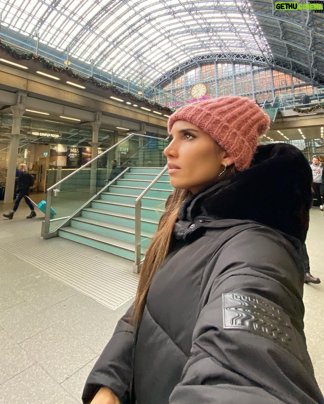 India MartΓnez Instagram - Gracias Londres!!!! Thank u!!! π₯°π₯°π₯°ππ½ππ©οΈπ€πβοΈπ€§βπ½π§Ά esta noche Paris!!! London