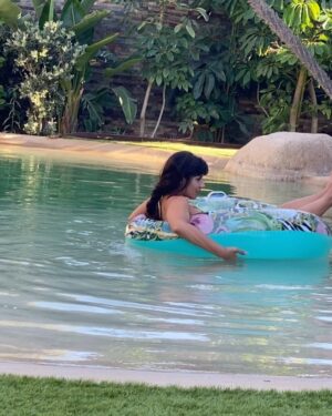 India Martínez Instagram - Solo faltas tú… ☀️ 

@deseada.martinez 😚