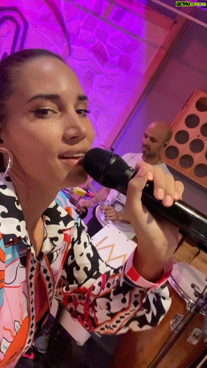 India Martínez Instagram - Mañana empieza Nuestro mundo Tour en Murcia!!! Hoy no duermo!!! 🙈🙈🙈🥰🥰🥰🙌🏽🙌🏽🙌🏽 Al lío!!!! @manuela93f @gemacarpio85 @rafadiazbass @antonio_bejarano_chincho @soysergiofreire @rubenvargas80 @franhurtadomusic 🔥🔥