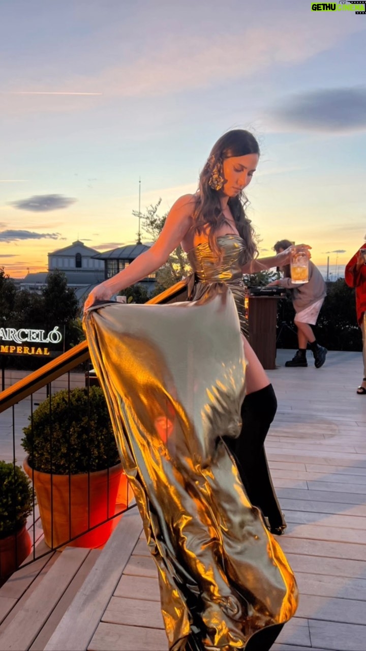 India Martínez Instagram - Así fue nuestra noche con @ronbarcelospain !! Siempre en tan buena compañía para celebrar la Golden Hour, la hora mágica donde el sol se esconde y todo se transforma. #barceloimperial #ad