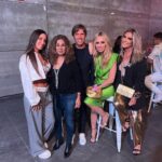 India Martínez Instagram - Anoche disfrutando de la que tenían montada mis amigos de @moeyewear Gracias por la invitación 🥰 disfruté mucho. Aquí resumen: 1. 2. 3. y 4. fotazas que me hizo @rafa.reigalta no sabría elegir. 5. Con mi bb @samuellopez 6. Mi querida amiga @tamara_gorro 7. Qué risa con @alvaroescassioficial y @mariajosesuarezoficial 8. Con mi amiga @susanauribarri 9. Hacía tiempo que no veía a l@s grandes @lolitafoficial @martisimasanchez @elcordobesoficial @susanauribarri Madrid, Spain