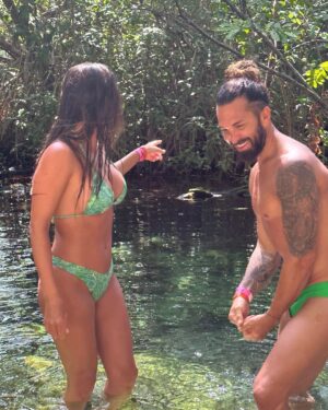 India Martínez Instagram - 🌴 Descansando unos diitas en Cancún y Riviera Maya. Disfrutando de manglares, aguas cristalinas, cenas ricas, de la paz que se respira por aquí, pero lo mejor ha sido compartirlo con nuestros amigos. Mi favorito el último vídeo intentando un reto de esos que hemos visto por redes 😂🙌🏽