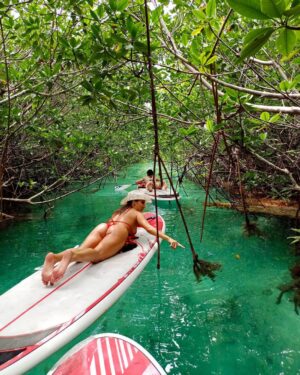 India Martínez Instagram - 🌴 Descansando unos diitas en Cancún y Riviera Maya. Disfrutando de manglares, aguas cristalinas, cenas ricas, de la paz que se respira por aquí, pero lo mejor ha sido compartirlo con nuestros amigos. Mi favorito el último vídeo intentando un reto de esos que hemos visto por redes 😂🙌🏽