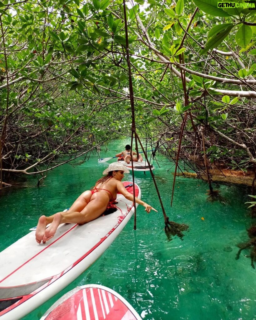 India Martínez Instagram - 🌴 Descansando unos diitas en Cancún y Riviera Maya. Disfrutando de manglares, aguas cristalinas, cenas ricas, de la paz que se respira por aquí, pero lo mejor ha sido compartirlo con nuestros amigos. Mi favorito el último vídeo intentando un reto de esos que hemos visto por redes 😂🙌🏽