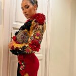 India Martínez Instagram - Cositas que pasan detrás del escenario… 🌹❤️ >>>> desliza Quise hacerle un regalo a nuestra gran Lola Herrera, aquí un trocito. Look 2 @byarcos #premiostalía