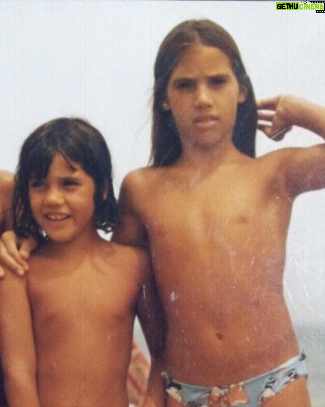 India Martínez Instagram - Hoy cumple mi hermana pequeña @laura_martinezfz para mi sigue siendo la peque. 🎂🎊 Muchas felicidades mi niña!!! Te admiro tanto!!! A por otro añito más!! Pero ve despacito jejeje Te quiero!!