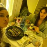 India Martínez Instagram - Hoy cumple mi hermana pequeña @laura_martinezfz para mi sigue siendo la peque. 🎂🎊 Muchas felicidades mi niña!!! Te admiro tanto!!! A por otro añito más!! Pero ve despacito jejeje Te quiero!!