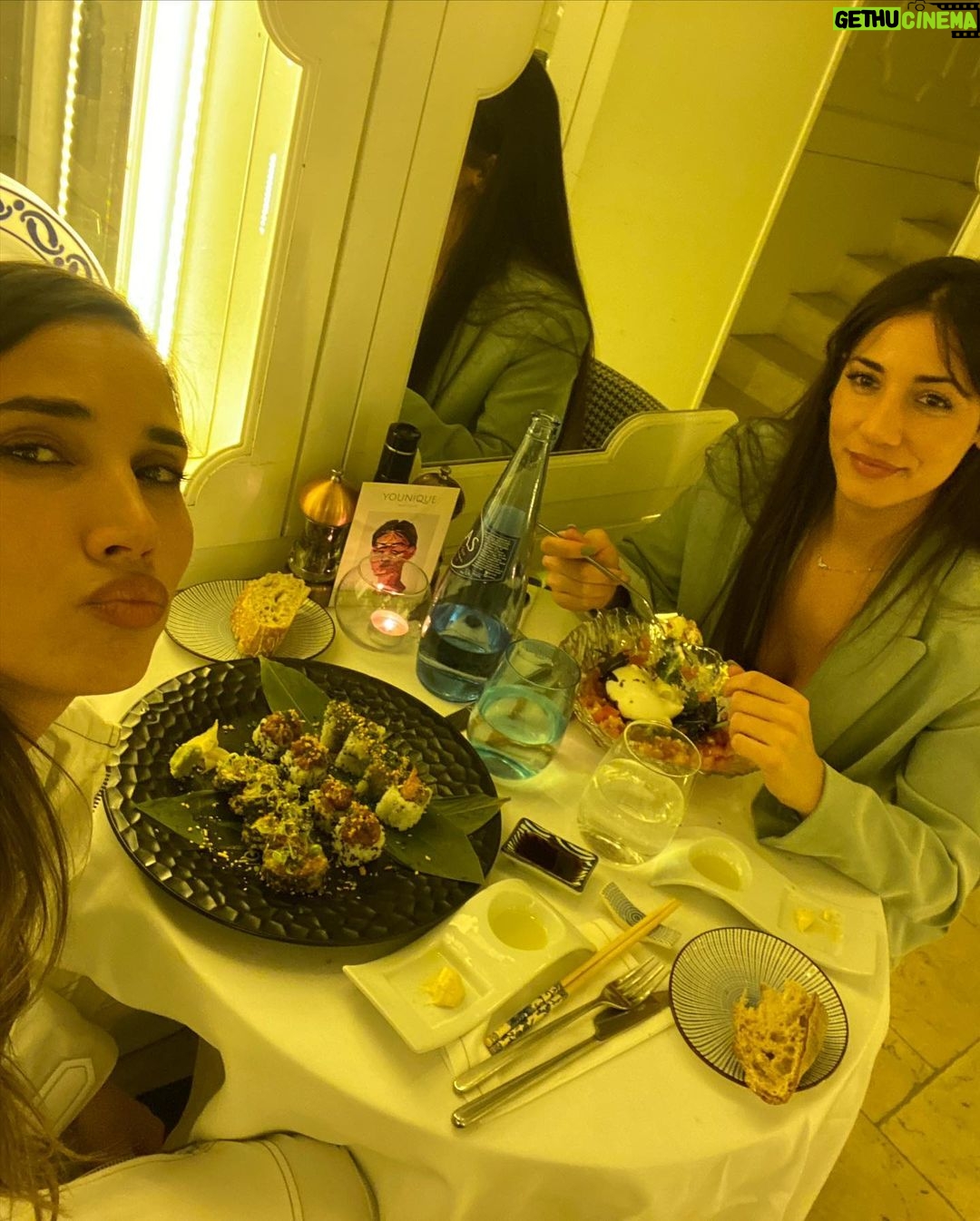 India Martínez Instagram - Hoy cumple mi hermana pequeña @laura_martinezfz para mi sigue siendo la peque. 🎂🎊 Muchas felicidades mi niña!!! Te admiro tanto!!! A por otro añito más!! Pero ve despacito jejeje Te quiero!!