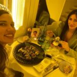 India Martínez Instagram - Hoy cumple mi hermana pequeña @laura_martinezfz para mi sigue siendo la peque. 🎂🎊 Muchas felicidades mi niña!!! Te admiro tanto!!! A por otro añito más!! Pero ve despacito jejeje Te quiero!!