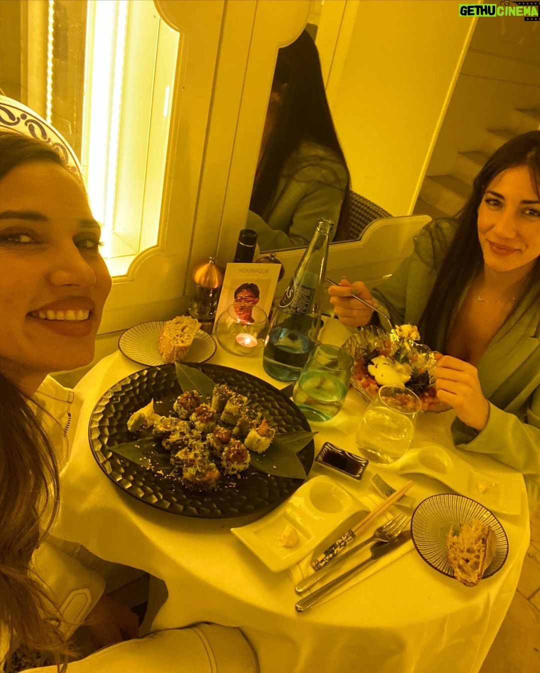 India Martínez Instagram - Hoy cumple mi hermana pequeña @laura_martinezfz para mi sigue siendo la peque. 🎂🎊 Muchas felicidades mi niña!!! Te admiro tanto!!! A por otro añito más!! Pero ve despacito jejeje Te quiero!!