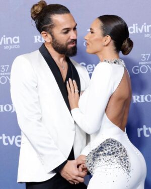 India Martínez Instagram - Anoche en los #Goya2023 Felicidades a todos los nominados, premiados y homenajeados de esta gran noche.  @academiadecine 🤍

Vestido @rubenhernandezcostura_ zapatos @magritshoes 
Joyas @joyerialumierjewels Peluquería @kuatrocpeluqueros Maquillaje @marinarodriguezg by @almudenaruizstylist 

@ismael_vazquez_n 

Traje @felixramirooficial 
joyas @joyerialumierjewels by @almudenaruizstylist