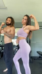 India Martínez Instagram - 💪🏽💪🏽😜 a ver esos bailecitos en pareja!!! @ismael_vazquez_n