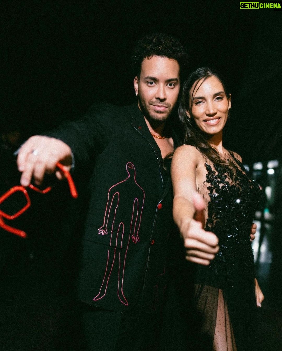 India Martínez Instagram - Si me permitís quiero dedicarle este premio @cadena_dial a mis abuelas Cati y Francisca ❤️❤️🌹🌹 Porque cada logro que consigo es por ellas, mi madre, hermanas y por todas nuestras mujeres. Por eso sigo trabajando para seguir cantando, componiendo, arreglando, produciendo, dirigiendo mis proyectos de vida, y seguir soñando grande. En resumen este premio va para todas las mujeres que luchan por sus sueños para que los demás no les impongan los suyos! PARA TI MUJER Por cierto, puntuación para el Vestidazo de @marcoymaria 🖤?