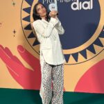 India Martínez Instagram - Si me permitís quiero dedicarle este premio @cadena_dial a mis abuelas Cati y Francisca ❤️❤️🌹🌹 Porque cada logro que consigo es por ellas, mi madre, hermanas y por todas nuestras mujeres. Por eso sigo trabajando para seguir cantando, componiendo, arreglando, produciendo, dirigiendo mis proyectos de vida, y seguir soñando grande. En resumen este premio va para todas las mujeres que luchan por sus sueños para que los demás no les impongan los suyos! PARA TI MUJER Por cierto, puntuación para el Vestidazo de @marcoymaria 🖤?
