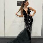 India Martínez Instagram - Look favorito de la noche 1, 2 o 3? Gracias a la @academiadecine por invitarme a poner música a esta noche tan bonita, junto a mis grandes compañeras @npastorioficial y @mjllergo homenajeando a mi querida madrina @mariajimenezoficial cuánto te echamos de menos. 💋