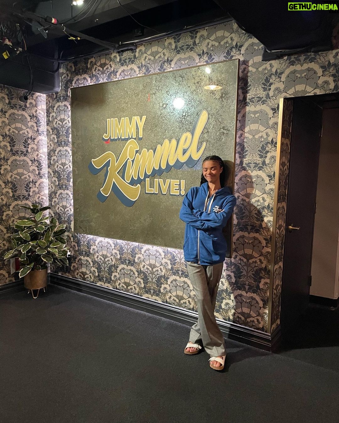 India Ria Amarteifio Instagram - Jimmy (FLIPPING) Kimmel! Talking surnames, the pavement sizes in LA and of course #queencharlotte . @jimmykimmellive thank you!