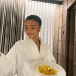 India Ria Amarteifio Instagram - BFAs ✨ Thank you so much @instagram and @ibkamara for your invitation. Congratulations to all involved! And a special thanks to the incomparable @hollyevawhite, for creating moments like these xx (Slide 4: London, 11:42pm, a complicated meal consisting of pasta, cheese and olive oil.) Styling @hollyevawhite Dress @huishanzhang Hair @alesha_l_williams Make up @lakesanu Royal Albert Hall