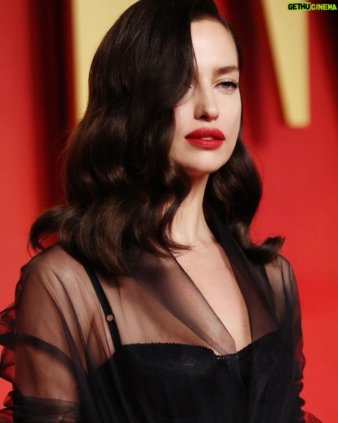 Irina Shayk Instagram - Hollywood nite @vanityfair ❤️🖤