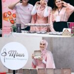 Irish Bella Instagram - Belum bisa move on dari acara Grand Launching Wonderish, seribu terima kasih untuk semua sudah bantu & support 🥹🤗 EO & Decorator : @redberryincreate Event Planner : @redberryincreate @erniaredberry @deoriyantoo Makeup: @erniaredberry Dress : @dhouseofluxury Suit : @dikhasigitfashion . @dikha_sigit Headpiece : @monliesmade Venue : @shelavie.grandballroom , @la.glasshouse @sheilalesmana Entertainment & Show Management : @deoriyantoo @deoentertainmentindonesia Live streaming : @Praya.visual Lighting: @juns_lighting Photography : @sudutputih.mo @fahri_frpotret Videographer : @aaproductions.id Florist & set decoration table : @memulaicerita Usher: @beauty_usher Doorprize Decoration : @seserahan_by_rosearbor Invitation Website : @kondangankuy.online Photobooth : @mono.photobooth Playground: @emily_toysrental Painting : @facepainting_jakarta Digital registration: @bukutamudigital_kurvasoft Dance Show : @fdcrew Guest book audio: @phoneafriend.co Hampers : @anaria_souvenir Hampers Bag : @jimshoneyoffc Hampers Cookies : @jnccookies Hampers : @lovessemprong_official Hampers Scarf : @erlyssa.id FnB: Bakso : @Bakso Iyish Mochi : @pipikupenuh Bbq : @unlockedbbq Chocolate : @chocolatefountain88 Ice cream : @paletaswey Stall Minuman : @teguk.indonesia Popcorn : @jollytimeindonesia Nasi Box : @sarasa.id Nasi Bento : @ikibento Stall : @vittoriaweddingservices Brownies : @mbun.id Cookies : @doublejokitchen
