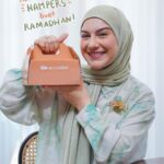 Irish Bella Instagram - Alhamdulillah gak pernah salah pilih jadiin @jnccookies hampers di acara Wonderish 🩷 Dan jujur emang secinta itu sama JNC Cookies karena rasanya enak dan renyah!! Jadi gak pernah ragu buat ada di hampers setiap aku mengadakan acara penting 🫶🏻 Rekomendasi banget buat jadi hampers juga kue lebaran di rumah, karena emang seenak itu!! 9/10 !! Dan tersedia banyak varian dengan pelayanan yang sangat ramah dan cepat 🫶🏻