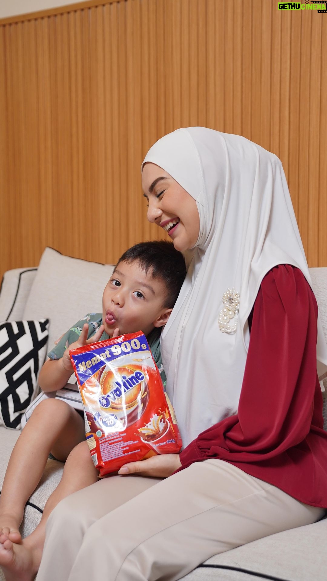 Irish Bella Instagram - MasyaAllah, si pinter abang Air udah belajar puasa. Walau kalau sahur masih ngantuk-ngantuk tapi pelan-pelan kita belajar ya abang. Ditambah lagi puasa pertama abang tahun ini dapet GRATIS Kalender Puasa dari Ovaltine, jadi abang Air bisa ceklis puasanya. Moms juga bisa dapetin Kalender Puasa Ovaltine dengan Gratis loh! Langsung download di link bio instagram @ovaltineidn ya! Oh iya Moms, Ovaltine lagi adain kompetisi #OvaltineTemanPuasaSiKecil selama bulan Ramadan loh! Ada Face Filter & Recipe Competition juga! Yuk, ajak Si Kecil juga untuk ikutan dan langsung cek informasi lengkapnya di Instagram @ovaltineidn karena ada hadiah menarik setiap minggunya dan grand prize ๐ #OvaltineTemanPuasaSiKecil #FaceFilterOvaltine#Resep90anOvaltine #ResepKueLebaranOvaltine #OvaltineJago #JagoMIkir #JagoTenaga #Ovaltine #OvaltineIndonesia #OvaltineTiapSahurJagoPuasanya