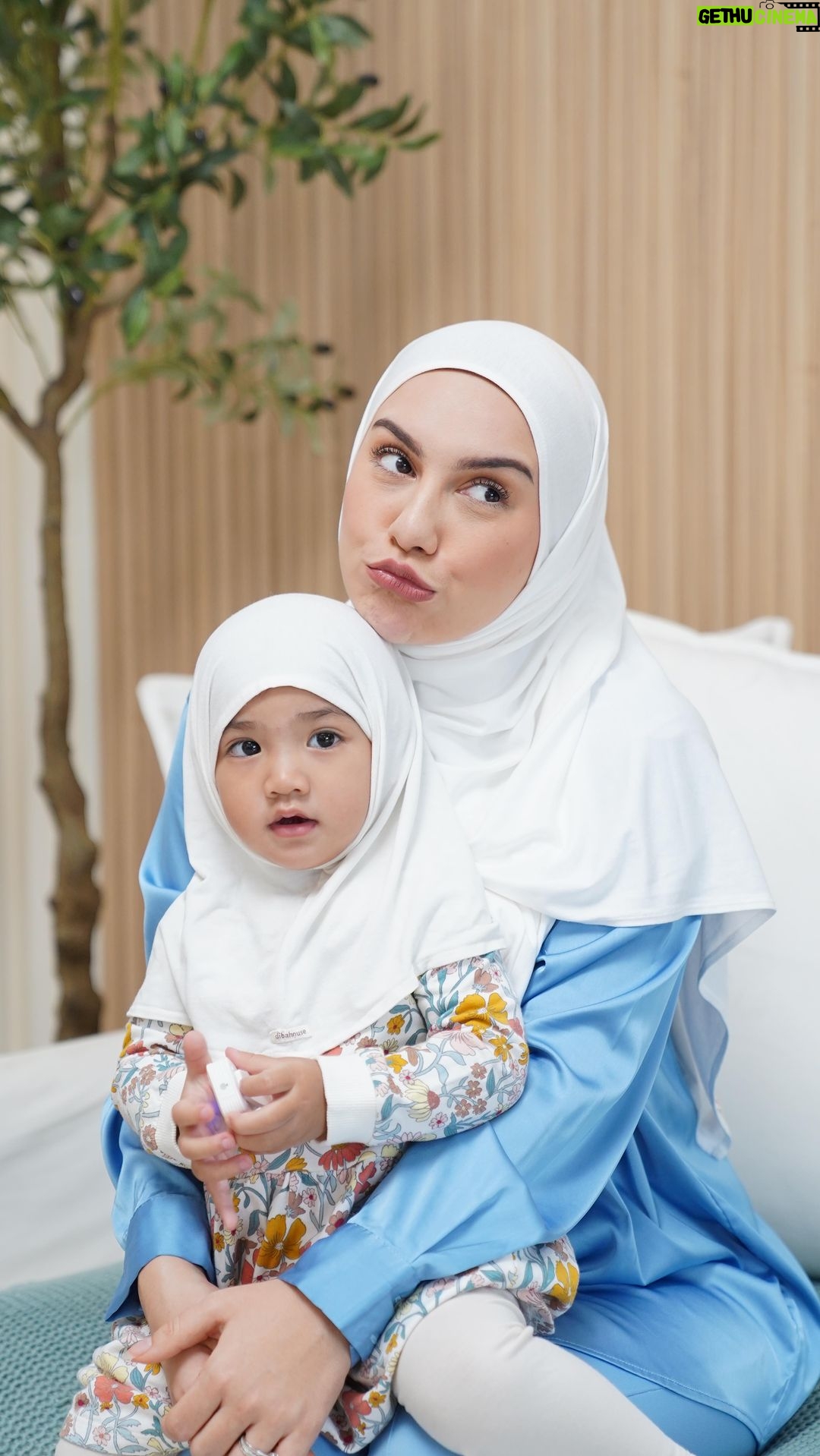 Irish Bella Instagram - Menyambut bulan ramadhan aku selalu membereskan rumah dan memastikan kebutuhan ramadhan terpenuhi dengan baik ✨ Karena aku memiliki anak kecil, untuk kebutuhan ramadhan aku menggunakan baju, peralatan makan yang terjamin aman juga makanan yang sehat dari @mothercareindo 🤍 Kunjungi store Mothercare terdekat untuk memenuhi segala kebutuhan si kecil✨ #joyfulparentingwithmothercare #ramadanjoywithMC