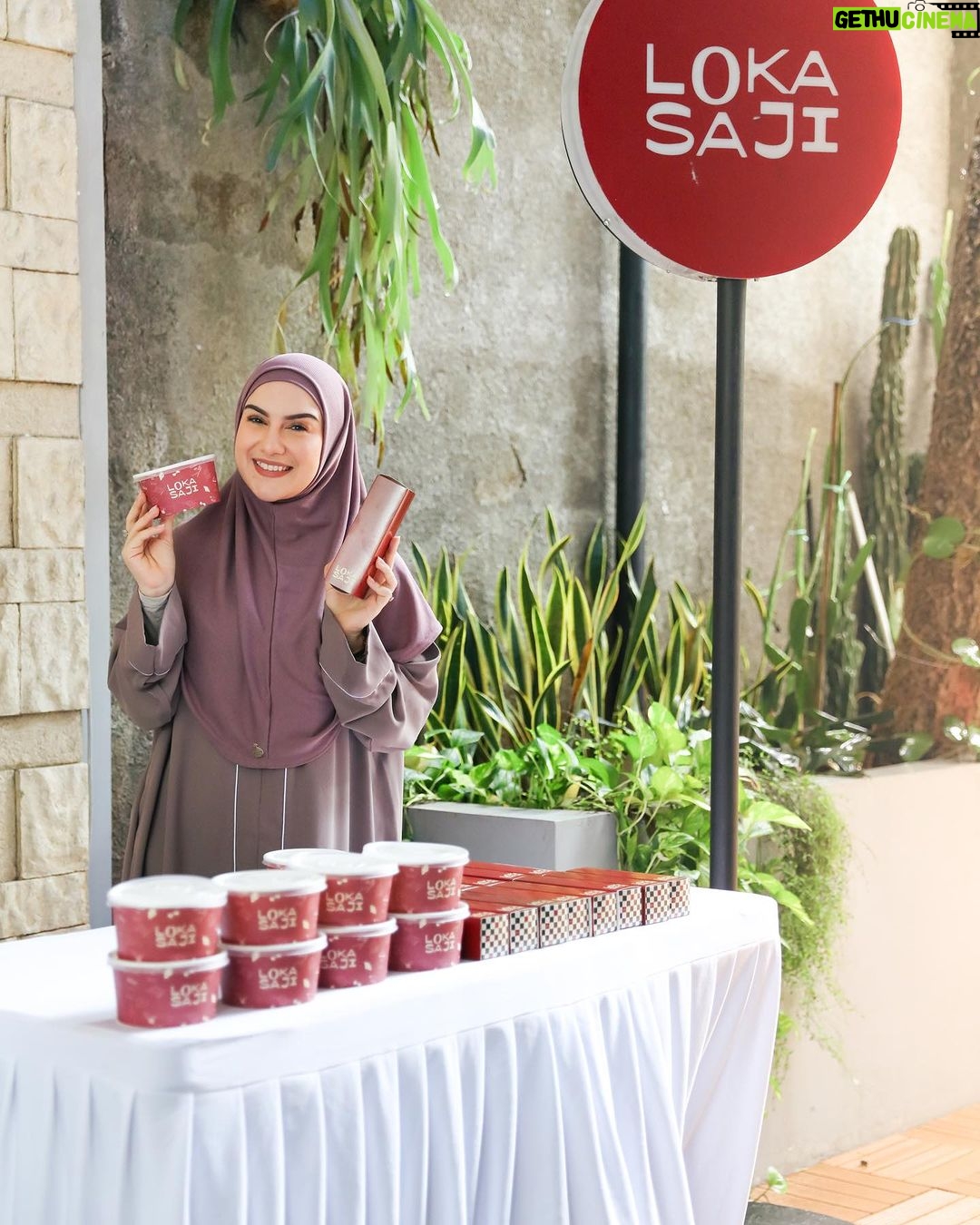Irish Bella Instagram - Alhamdulillah di bulan Ramadhan bisa terus menjaga silaturahmi dan belajar bersama keluarga juga teman-teman dengan mengadakan kajian di rumah β¨ Semoga kita semua mendapat kasih dan ampunan dari Allah SWT di bulan ramadhan ini dan terus belajar untuk lebih mencintai-Nya π€ Catering by @yani.wedding Martabak Aci Lumer & keju aroma by @lokasaji Toast bread by @lavaxtoast.official Jajanan hits jakarta by @rotibakarpisang_santa Glitter tea by @teatwo.official Bolu Chiffon by @ngemil_bolu Air Mineral @jiwater.id Endorsment arranger by @amra_organizer