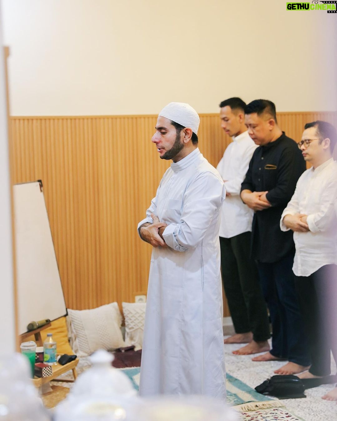 Irish Bella Instagram - Alhamdulillah di bulan Ramadhan bisa terus menjaga silaturahmi dan belajar bersama keluarga juga teman-teman dengan mengadakan kajian di rumah β¨ Semoga kita semua mendapat kasih dan ampunan dari Allah SWT di bulan ramadhan ini dan terus belajar untuk lebih mencintai-Nya π€ Catering by @yani.wedding Martabak Aci Lumer & keju aroma by @lokasaji Toast bread by @lavaxtoast.official Jajanan hits jakarta by @rotibakarpisang_santa Glitter tea by @teatwo.official Bolu Chiffon by @ngemil_bolu Air Mineral @jiwater.id Endorsment arranger by @amra_organizer