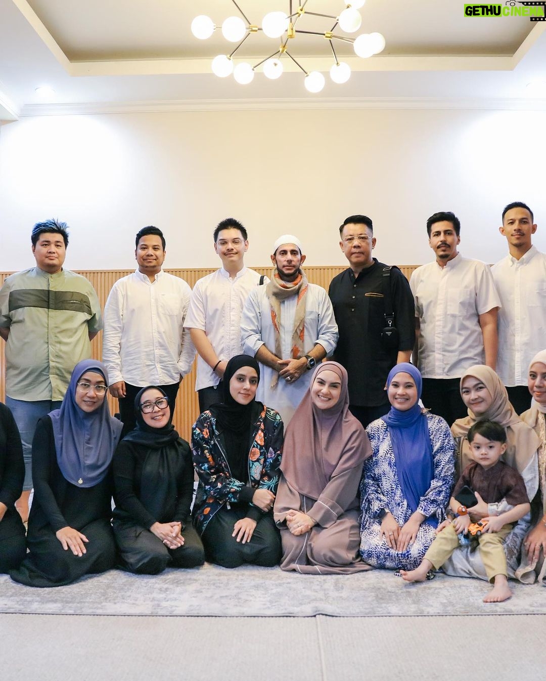 Irish Bella Instagram - Alhamdulillah di bulan Ramadhan bisa terus menjaga silaturahmi dan belajar bersama keluarga juga teman-teman dengan mengadakan kajian di rumah β¨ Semoga kita semua mendapat kasih dan ampunan dari Allah SWT di bulan ramadhan ini dan terus belajar untuk lebih mencintai-Nya π€ Catering by @yani.wedding Martabak Aci Lumer & keju aroma by @lokasaji Toast bread by @lavaxtoast.official Jajanan hits jakarta by @rotibakarpisang_santa Glitter tea by @teatwo.official Bolu Chiffon by @ngemil_bolu Air Mineral @jiwater.id Endorsment arranger by @amra_organizer