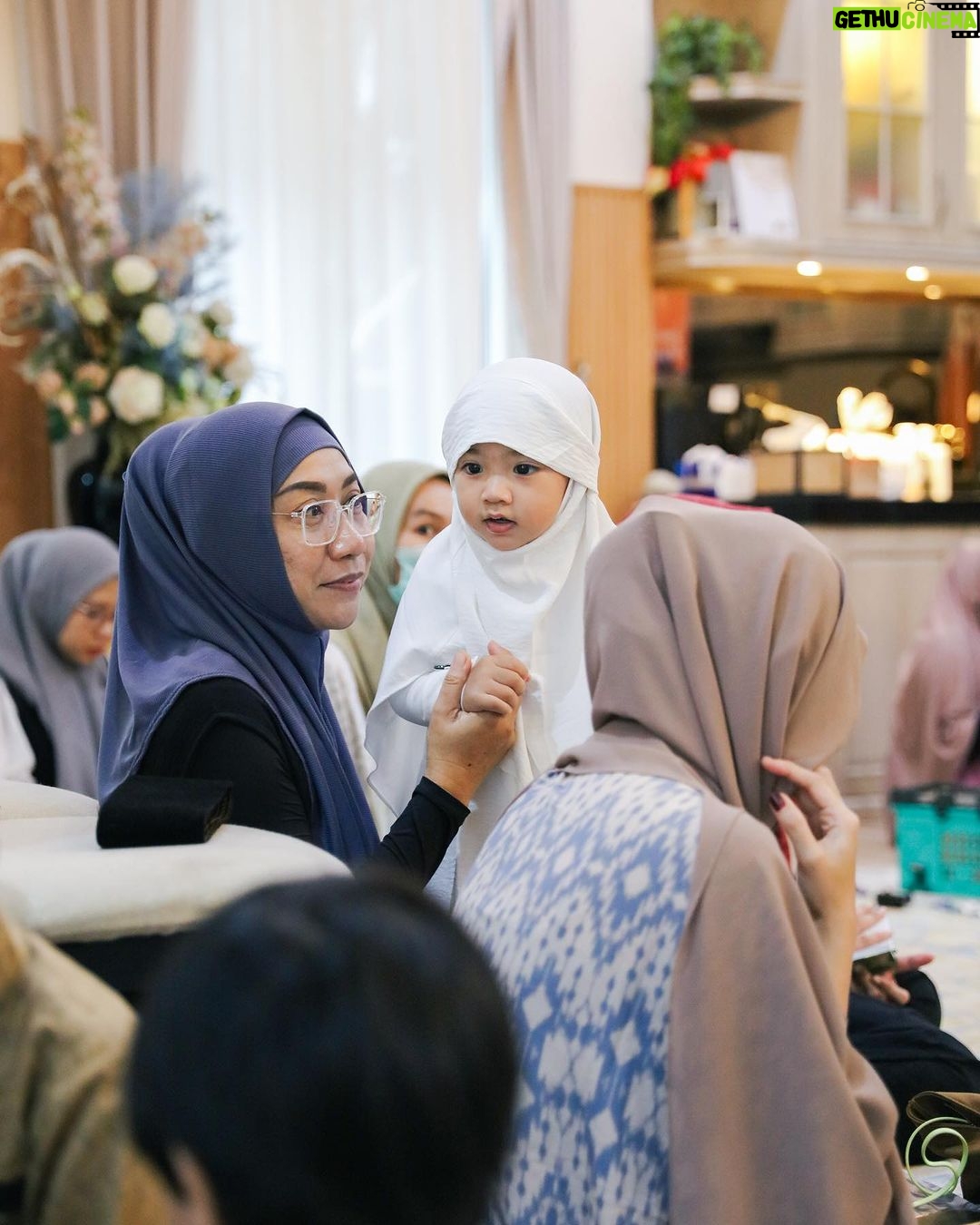 Irish Bella Instagram - Alhamdulillah di bulan Ramadhan bisa terus menjaga silaturahmi dan belajar bersama keluarga juga teman-teman dengan mengadakan kajian di rumah β¨ Semoga kita semua mendapat kasih dan ampunan dari Allah SWT di bulan ramadhan ini dan terus belajar untuk lebih mencintai-Nya π€ Catering by @yani.wedding Martabak Aci Lumer & keju aroma by @lokasaji Toast bread by @lavaxtoast.official Jajanan hits jakarta by @rotibakarpisang_santa Glitter tea by @teatwo.official Bolu Chiffon by @ngemil_bolu Air Mineral @jiwater.id Endorsment arranger by @amra_organizer
