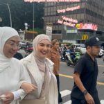 Irish Bella Instagram - Hayolooo, absen dong siapa yang hobi berburu takjil 🤪 Alhamdulillah ya shay tiap mepet Maghrib jalan jadi penuh, seperti rezeki dari Allah yang tak terbendung 🥰 Maa syaa Allah Tabarakallah #irishbella #trafficjam #ibel #amalaputisabai #airrumiakbar #bukapuasa