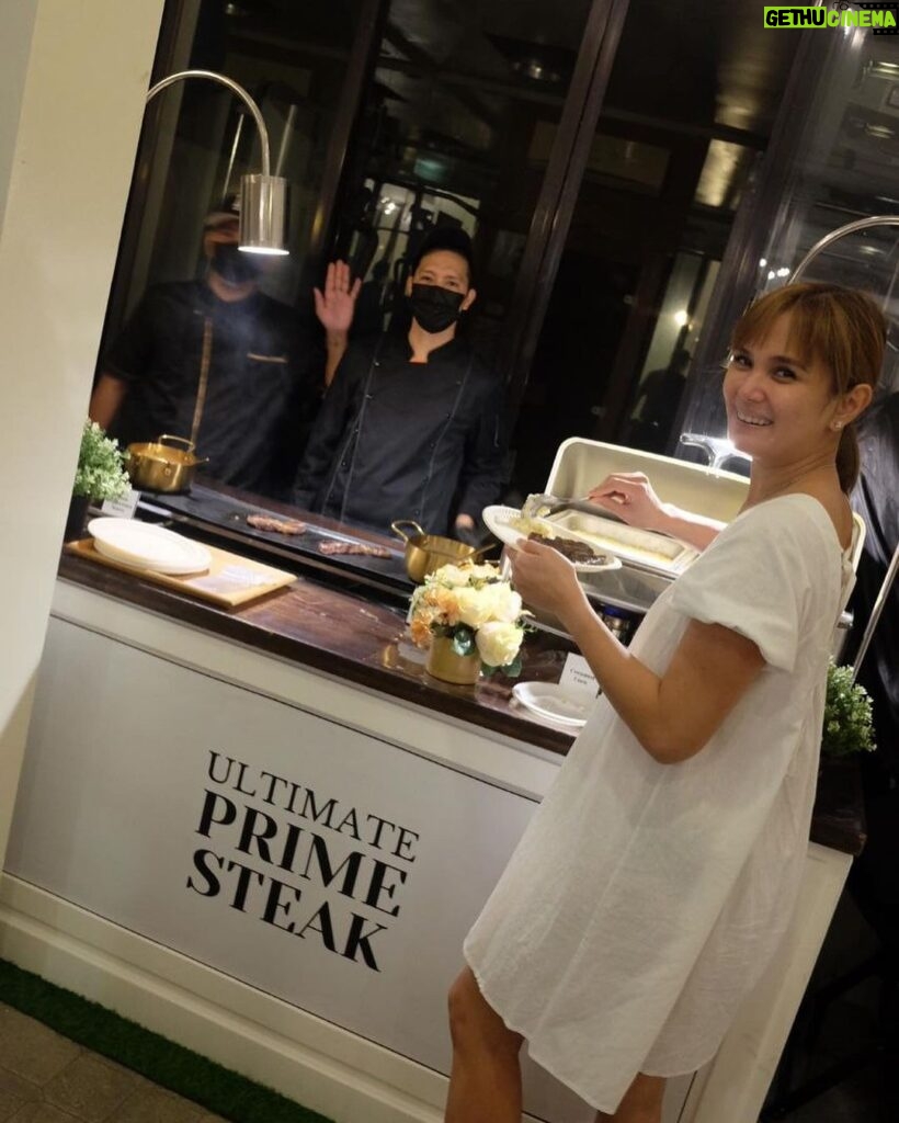 Isabel Oli Instagram - Birthday 🥳 #LIVinTheLifeAt42 #LivsDiary Steak 🥩 and sushi 🍣 cart: @parteepoppersph 🎂 @heavenlydesserts_chefjeng Manila, Philippines