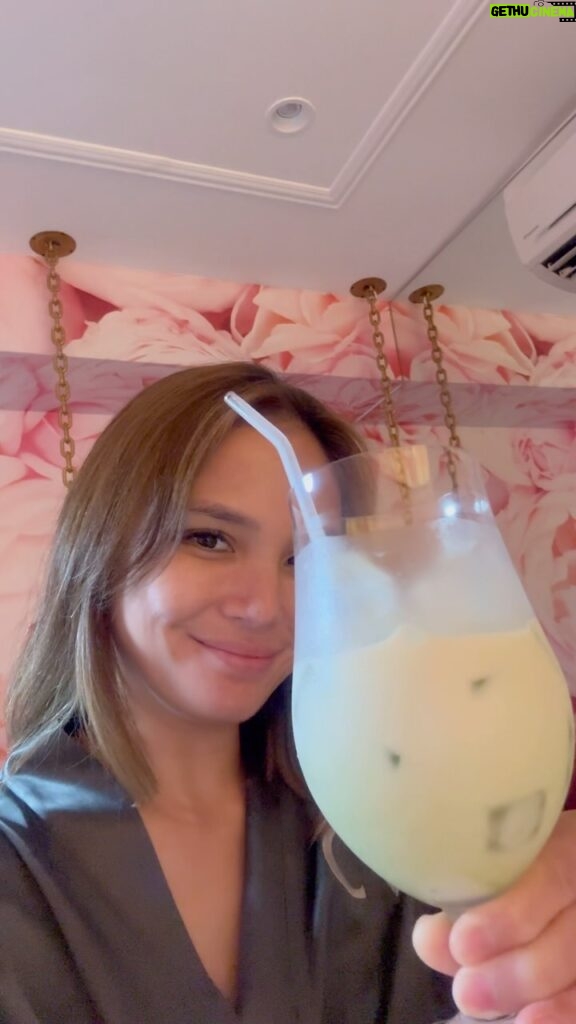 Isabel Oli Instagram - Oh soooo yummy!!! Introducing CV matcha collagen drink, one of my all-time favorite beverages! Good for skin hydration, boosting the body’s production of collagen, and aiding in weight loss. Available only @cathyvalenciaskinclinic 🤍 #LivsDiary #CathyValencia #CathyValenciaSkinClinic #MatchaDrink #CollagenDrink Cathy Valencia Advanced Skin Center