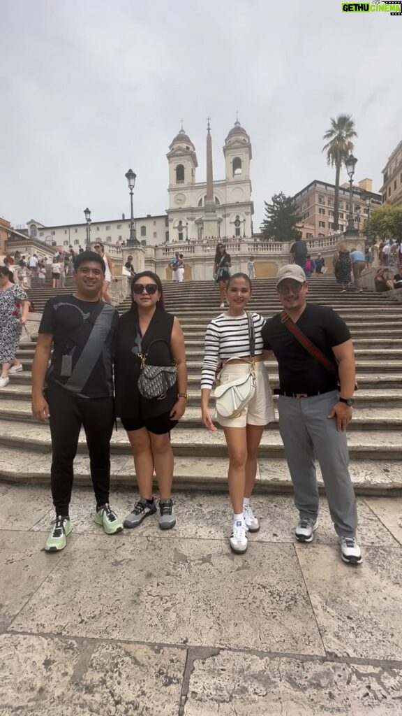 Isabel Oli Instagram - Forming arm love signs because we truly loved each and every place we’ve visited in the last 14 days. Indeed, that was one great European vacation for us four. Unforgettable places, and even more unforgettable memories of bonding ♥️ Cheers to travels and lifelong friendships! 🤩 #VacationModeTinio #TravelWithThePratties #TerminiGang #TeamOn #FriendshipGoals #Friends #Family