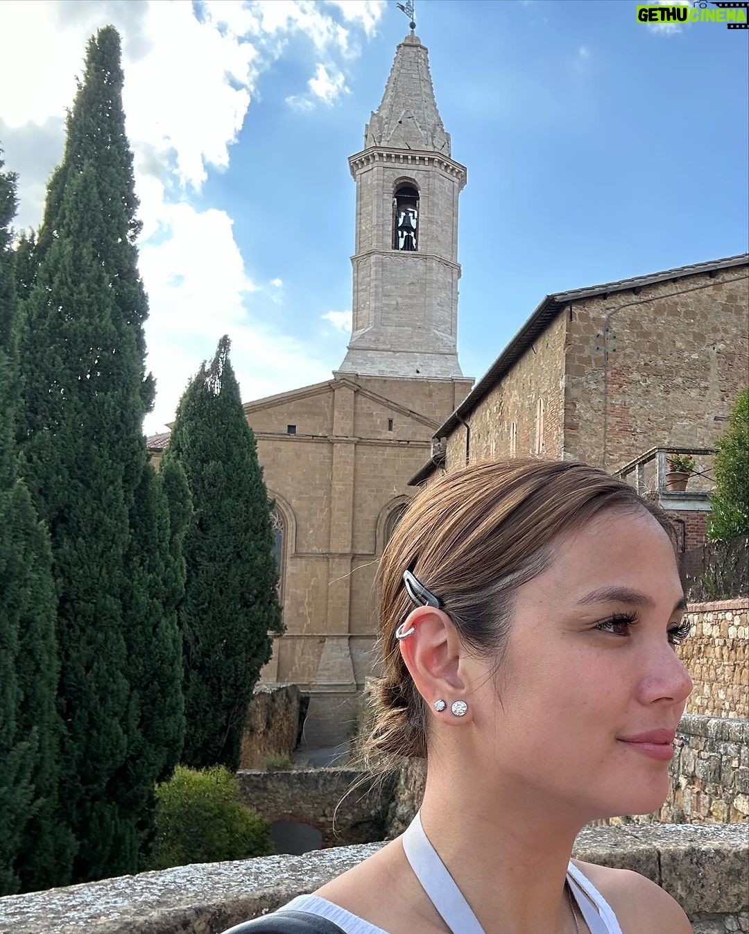 Isabel Oli Instagram - I’m itching to return after looking at these photos from my recent vacay🥹 Tuscany, Italy