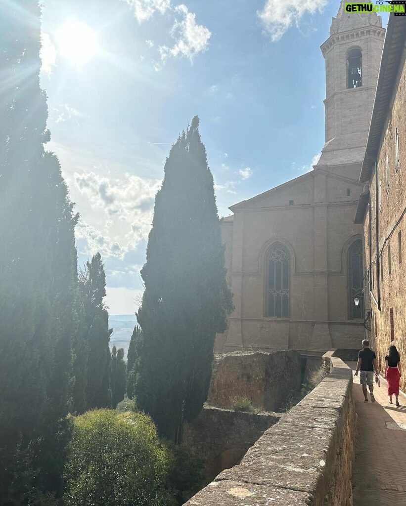 Isabel Oli Instagram - I’m itching to return after looking at these photos from my recent vacay🥹 Tuscany, Italy