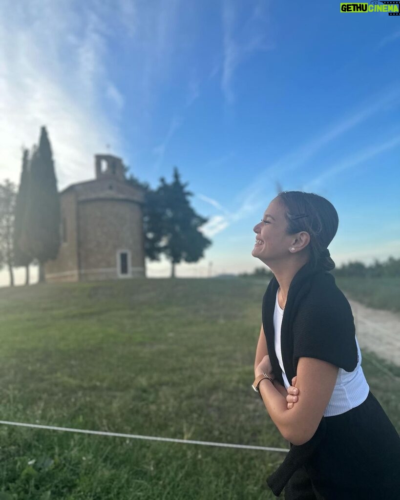 Isabel Oli Instagram - This tranquil scenery has captured my heart… aaaand him as well 🤍🤣 #TravelWithThePratties #Tuscany Chapel of Our lady of Vitaleta