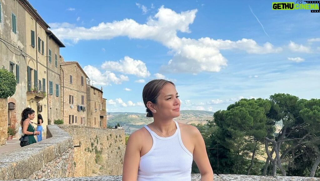 Isabel Oli Instagram - se·ren·i·ty - /səˈrenədē/ • the state of being calm, peaceful, and untroubled. #TravelWithThePratties #Pienza