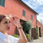 Isabel Oli Instagram - Home for the next few days😘 📍Tuscany #TravelWithThePratties #Tuscany