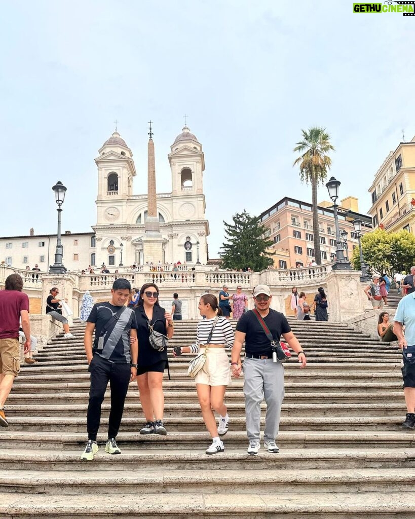 Isabel Oli Instagram - Ano kaya yung pinagusapan natin dito???! 🤣 #TeamTermini #TravelWithThePratties #Rome Rome, Italy